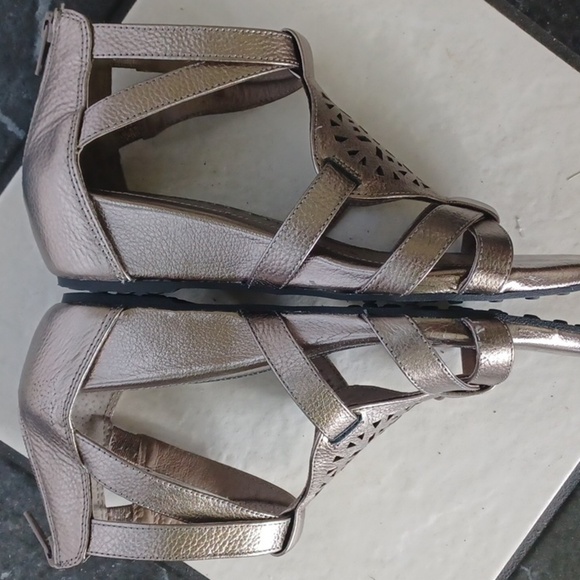 Sofft Silver Sandals/ Wedge Size 7.5 Super comfortable - Picture 3 of 6